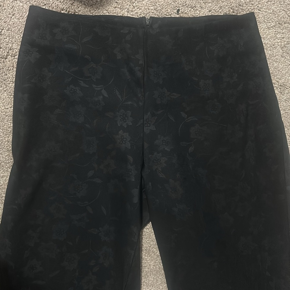 Fitted SHIMMER Black pants with Subtle Flower pattern